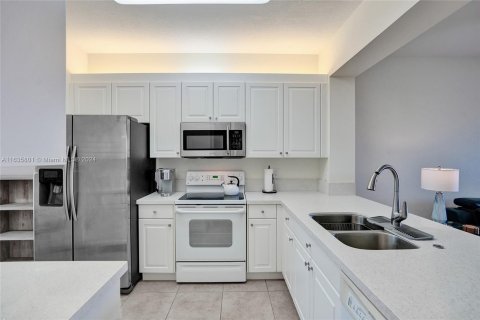 Condo in Tamarac, Florida, 2 bedrooms  № 1305955 - photo 7