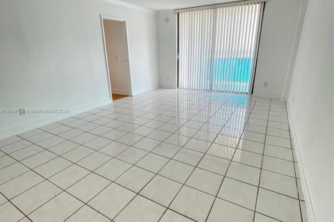 Condominio en venta en North Miami, Florida, 2 dormitorios, 99.41 m2 № 1060705 - foto 4