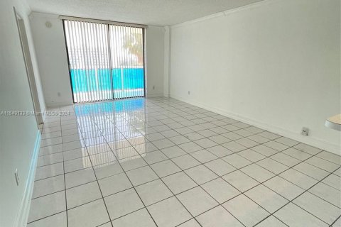 Copropriété à vendre à North Miami, Floride: 2 chambres, 99.41 m2 № 1060705 - photo 7