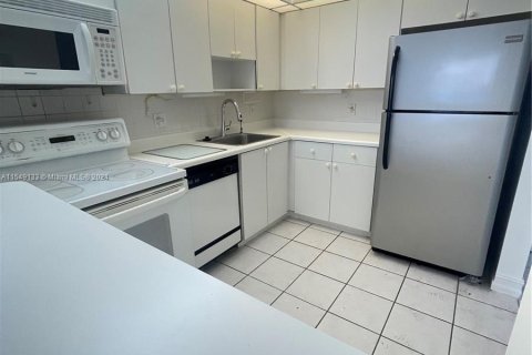 Condominio en venta en North Miami, Florida, 2 dormitorios, 99.41 m2 № 1060705 - foto 3