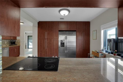 Casa en venta en Oakland Park, Florida, 4 dormitorios, 197.7 m2 № 1060747 - foto 6