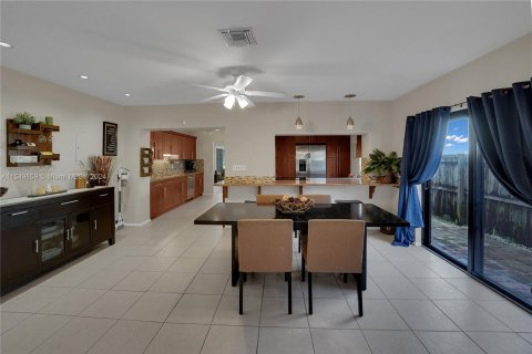 Villa ou maison à vendre à Oakland Park, Floride: 4 chambres, 197.7 m2 № 1060747 - photo 8