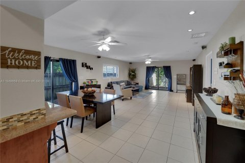 Villa ou maison à vendre à Oakland Park, Floride: 4 chambres, 197.7 m2 № 1060747 - photo 7