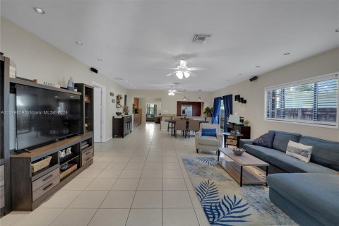 Villa ou maison à vendre à Oakland Park, Floride: 4 chambres, 197.7 m2 № 1060747 - photo 10