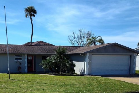 House in Holiday, Florida 2 bedrooms, 88.44 sq.m. № 1409987 - photo 3