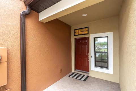 Townhouse in Tampa, Florida 3 bedrooms, 157.93 sq.m. № 1392895 - photo 2