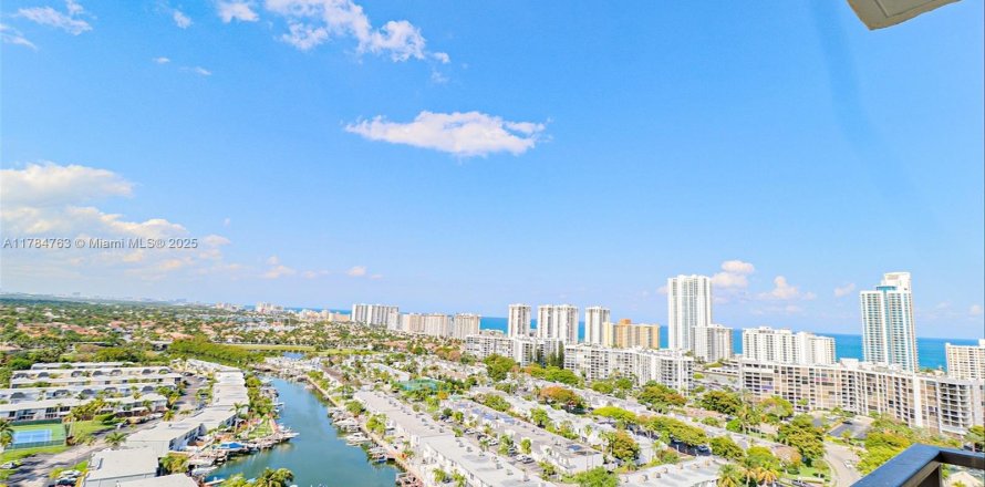 Квартира в Халландейл-Бич, Флорида 2 спальни, 118.91м2 № 1635596