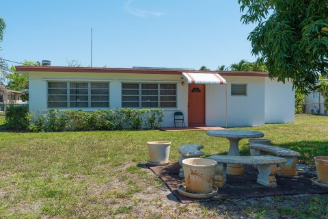 House in Oakland Park, Florida 3 bedrooms, 140.19 sq.m. № 1217264 - photo 8