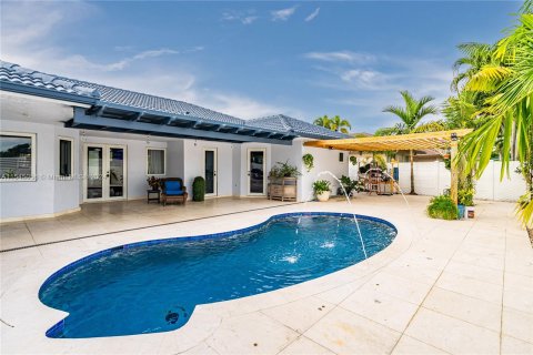 Villa ou maison à vendre à Miami Lakes, Floride: 4 chambres, 194.26 m2 № 1050488 - photo 4