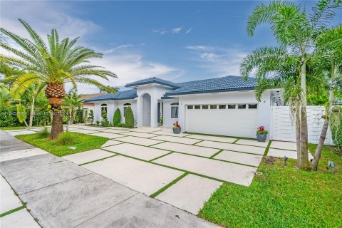 Villa ou maison à vendre à Miami Lakes, Floride: 4 chambres, 194.26 m2 № 1050488 - photo 2