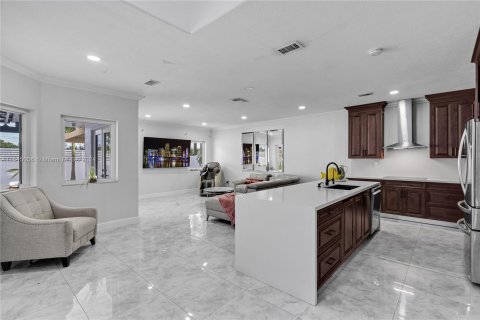 Villa ou maison à vendre à Miami Lakes, Floride: 4 chambres, 194.26 m2 № 1050488 - photo 11