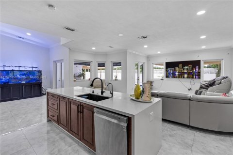 Villa ou maison à vendre à Miami Lakes, Floride: 4 chambres, 194.26 m2 № 1050488 - photo 14