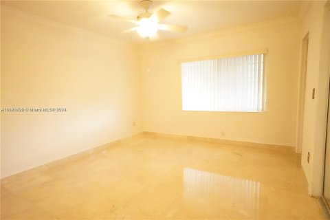 Condominio en venta en Hialeah, Florida № 1227474 - foto 5