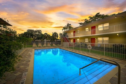 Condo in Fort Lauderdale, Florida, 2 bedrooms  № 1022239 - photo 2