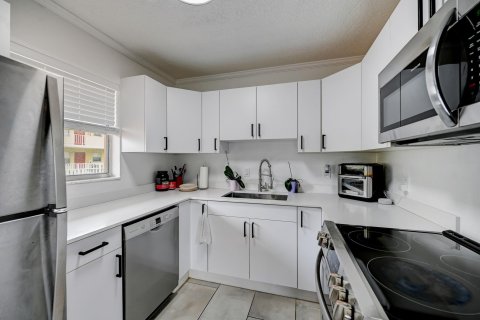 Condo in Fort Lauderdale, Florida, 2 bedrooms  № 1022239 - photo 25