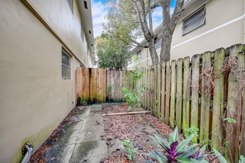 Condo in Fort Lauderdale, Florida, 2 bedrooms  № 1022239 - photo 12