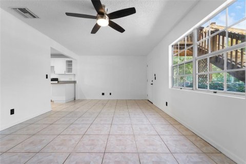 Copropriété à vendre à Pinellas Park, Floride: 1 chambre, 61.13 m2 № 1357638 - photo 10