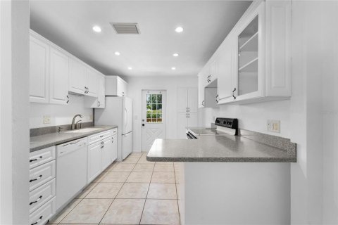 Copropriété à vendre à Pinellas Park, Floride: 1 chambre, 61.13 m2 № 1357638 - photo 4