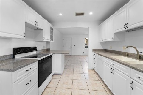 Copropriété à vendre à Pinellas Park, Floride: 1 chambre, 61.13 m2 № 1357638 - photo 5