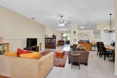 Купить виллу или дом в Хомстед, Флорида 4 спальни, 192.59м2, № 1065036 - фото 8