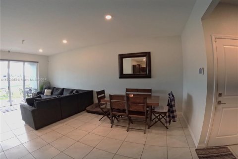 House in Homestead, Florida 4 bedrooms, 186.36 sq.m. № 1065076 - photo 4