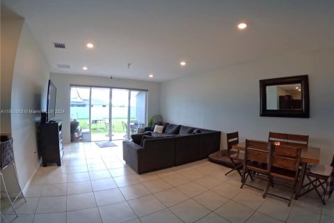 House in Homestead, Florida 4 bedrooms, 186.36 sq.m. № 1065076 - photo 3
