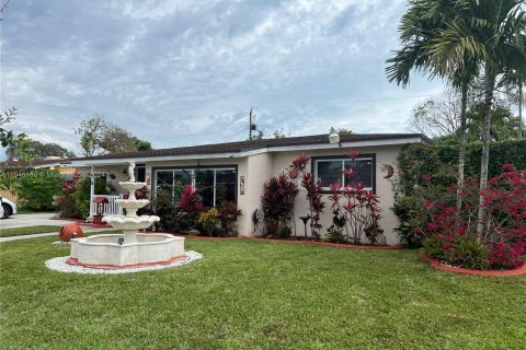 Casa en venta en Cutler Bay, Florida, 3 dormitorios, 117.43 m2 № 1058256 - foto 2