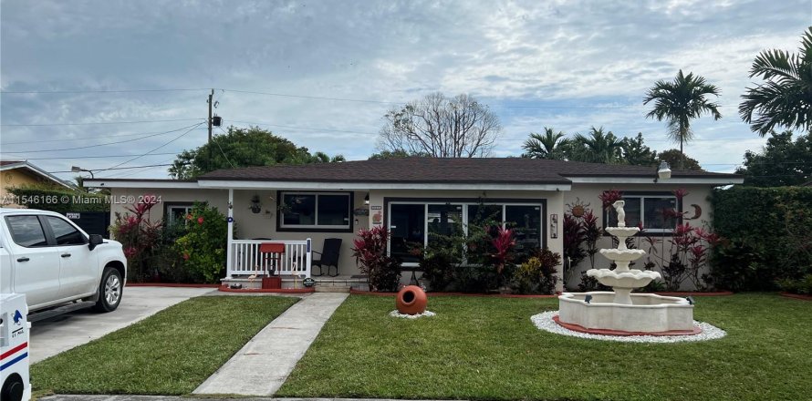 House in Cutler Bay, Florida 3 bedrooms, 117.43 sq.m. № 1058256