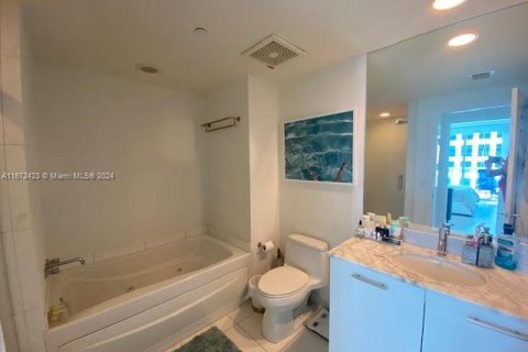 Condominio en alquiler en Miami, Florida, 1 dormitorio, 68.56 m2 № 1394971 - foto 10