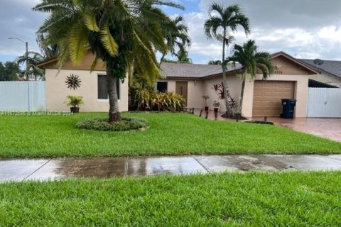 Casa en venta en Miami, Florida, 3 dormitorios, 117.89 m2 № 1395022 - foto 1