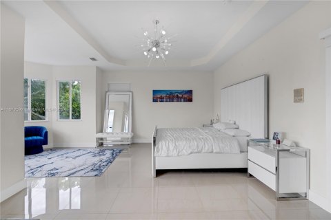 Casa en venta en Miami, Florida, 5 dormitorios, 281.59 m2 № 1395021 - foto 9