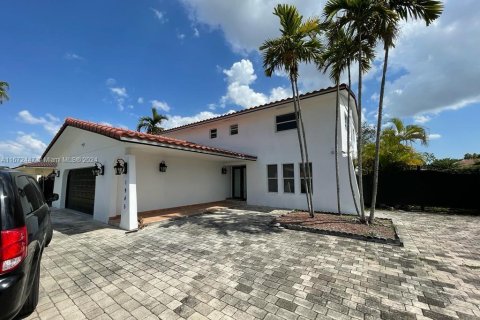 Casa en alquiler en Miami, Florida, 3 dormitorios, 201.23 m2 № 1394973 - foto 2