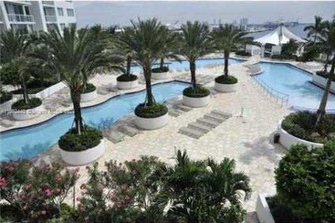 Condominio en alquiler en Miami, Florida, 1 dormitorio, 74.51 m2 № 1394972 - foto 3