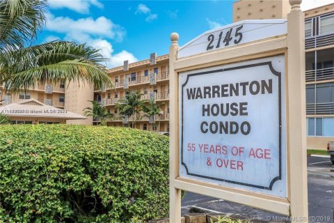 Condo in Hollywood, Florida, 1 bedroom  № 1269156 - photo 14