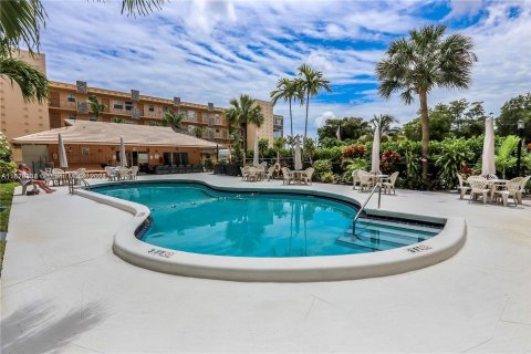 Condo in Hollywood, Florida, 1 bedroom  № 1269156 - photo 20