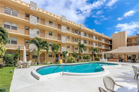 Copropriété à vendre à Hollywood, Floride: 1 chambre, 47.38 m2 № 1269156 - photo 11