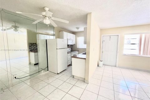 Condo in Hollywood, Florida, 1 bedroom  № 1269156 - photo 3