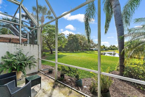 Townhouse in Palm Beach Gardens, Florida 2 bedrooms, 165.92 sq.m. № 1045772 - photo 13