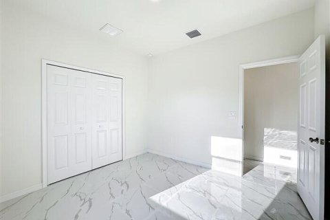 Casa en venta en Cape Coral, Florida, 4 dormitorios, 159.23 m2 № 1059079 - foto 15