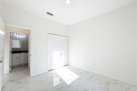 Casa en venta en Cape Coral, Florida, 4 dormitorios, 159.23 m2 № 1059079 - foto 14