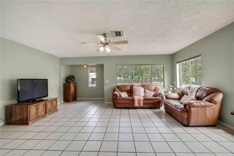 House in Lutz, Florida 3 bedrooms, 155.8 sq.m. № 1360890 - photo 9