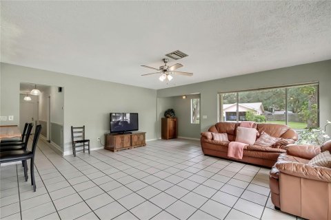 House in Lutz, Florida 3 bedrooms, 155.8 sq.m. № 1360890 - photo 10