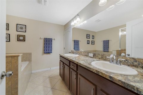 Townhouse in Orlando, Florida 4 bedrooms, 208.57 sq.m. № 1378078 - photo 13