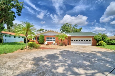 Casa en venta en Frostproof, Florida, 3 dormitorios, 250.93 m2 № 1378077 - foto 1