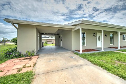 Villa ou maison à vendre à Port Charlotte, Floride: 3 chambres, 135.82 m2 № 1378072 - photo 4