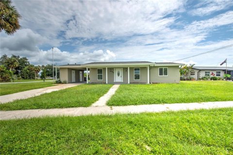 Villa ou maison à vendre à Port Charlotte, Floride: 3 chambres, 135.82 m2 № 1378072 - photo 1