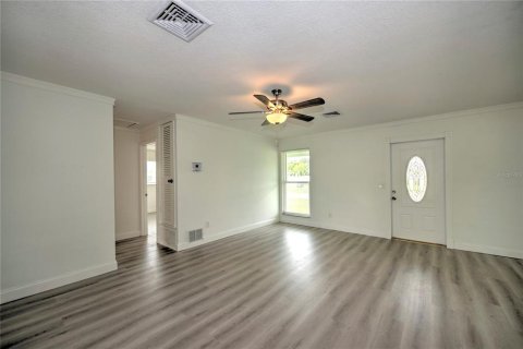 House in Port Charlotte, Florida 3 bedrooms, 135.82 sq.m. № 1378072 - photo 10