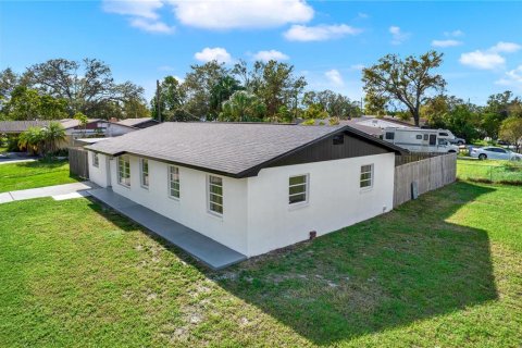 House in Tampa, Florida 4 bedrooms, 129.32 sq.m. № 1444312 - photo 15