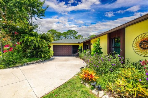 House in Edgewater, Florida 3 bedrooms, 155.33 sq.m. № 1260569 - photo 4