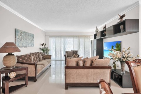 Condo in Sunny Isles Beach, Florida, 2 bedrooms  № 1348653 - photo 20